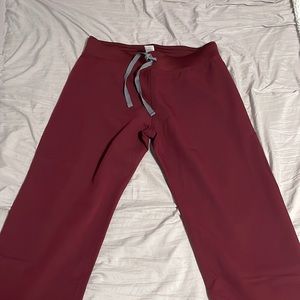 Womens maroon FIGS Catalina scrub pants. Size SP